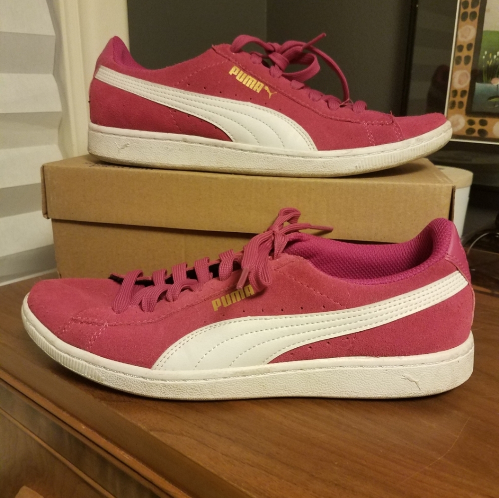 Pink size 9.5 puma sneakers